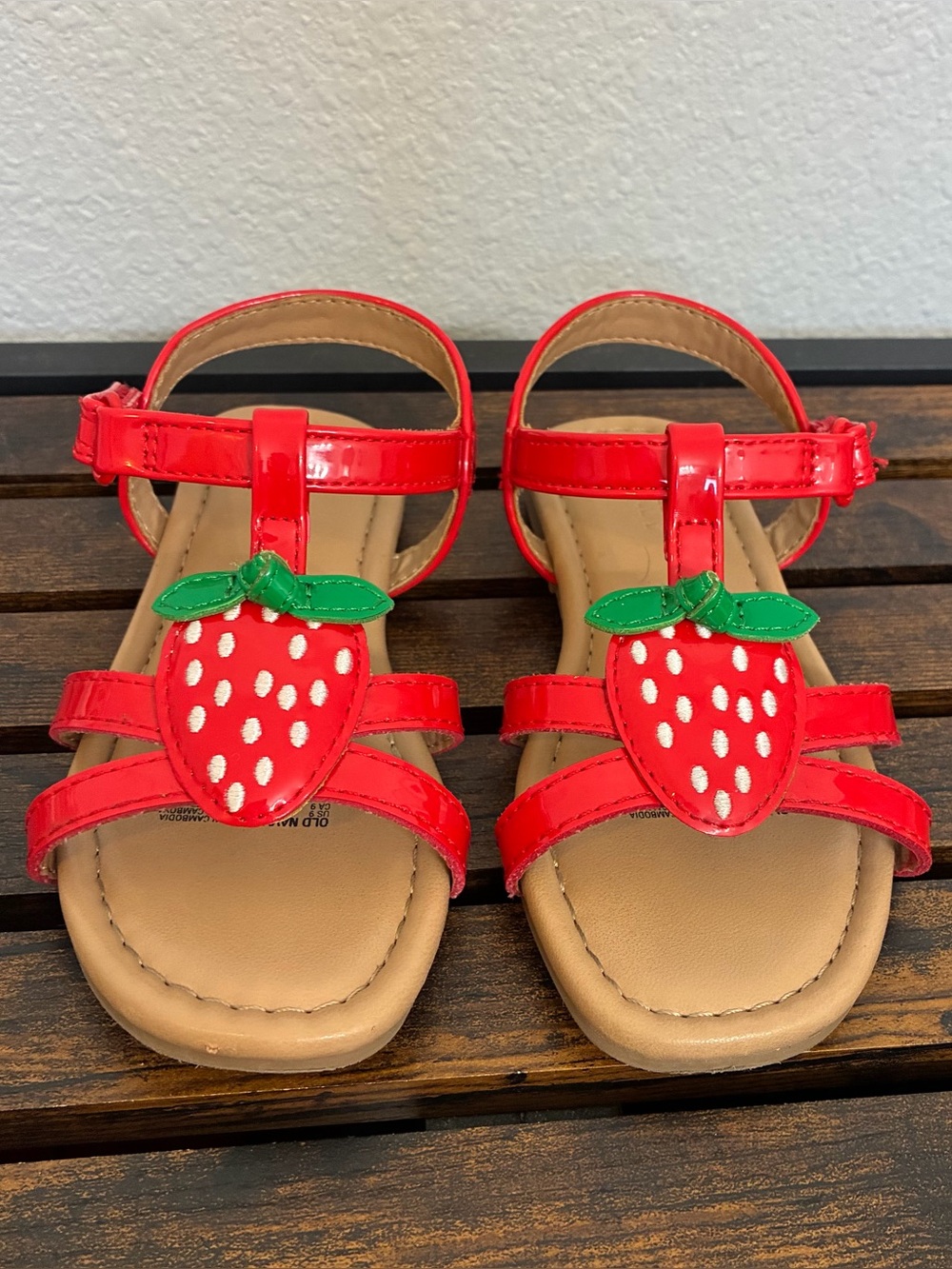Old Navy toddler girls red strawberry patent sandals - size 9